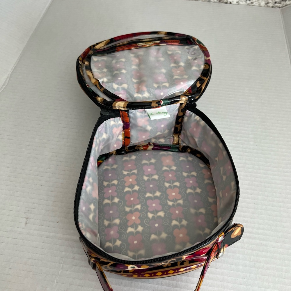 Vera Bradley cosmetic bag🍒 - Picture 4 of 5